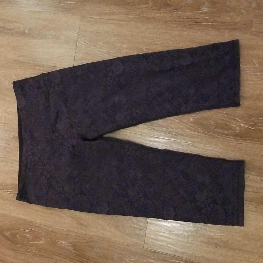 (XL) Kirkland Signature Cropped Leggings Athletic Workout Athleisure Loungewear
